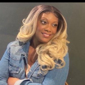 Meet your Posher, Monique